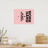 仕事の懸命&人に優しいポスター：ピンク ポスター (キッチン)