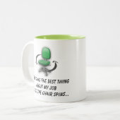 仕事の椅子は回しますマグ(緑)を ツートーンマグカップ (正面左)