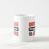 仕事の静寂プログラマー コーヒーマグカップ (中央)