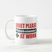 仕事の静寂Phlebotomist コーヒーマグカップ (左)