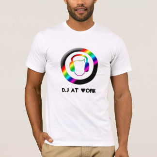 仕事のTシャツのファンキーな虹D.J Tシャツ