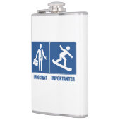 仕事は大事、スノーボードは重要 フラスク (左)