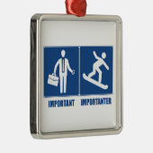仕事は大事、スノーボードは重要 メタルオーナメント (右)