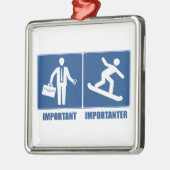 仕事は大事、スノーボードは重要 メタルオーナメント (左)