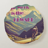 仕事は女性のサイクリストの山々に報いる ラウンドクッション (裏面)