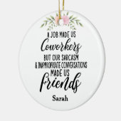 仕事は私たち同僚、同僚の友情を作った セラミックオーナメント (左)