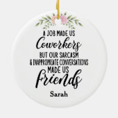 仕事は私たち同僚、同僚の友情を作った セラミックオーナメント (裏面)