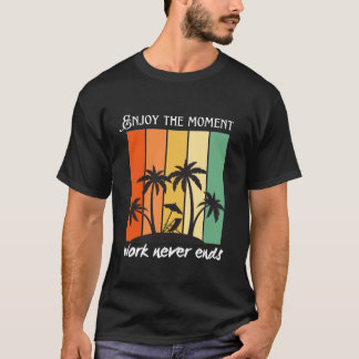 仕事は終わらない Tシャツ