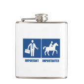 仕事は重要で、乗馬は重要である フラスク (正面)