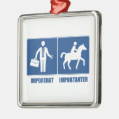 仕事は重要で、乗馬は重要である メタルオーナメント (左)