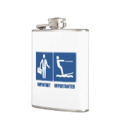 仕事は重要で、水上スキーは重要 フラスク (左)