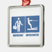 仕事は重要で、水上スキーは重要 メタルオーナメント (左)