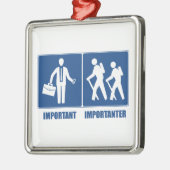仕事は重要なハイキングは重要 メタルオーナメント (左)