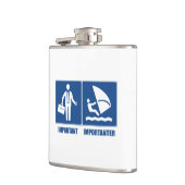 仕事は重要、ウィンドサーフィンは重要 フラスク (左)