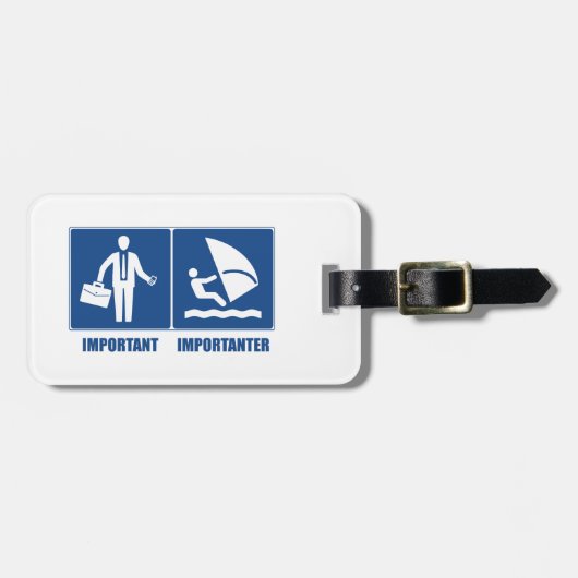 仕事は重要、ウィンドサーフィンは重要 ラゲッジタグ (正面横)