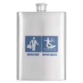 仕事は重要、カイトサーフィンは重要 フラスク (正面)