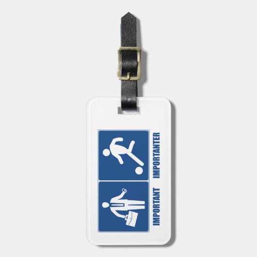 仕事は重要、サッカーはもっと重要 ラゲッジタグ (正面縦)