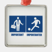 仕事は重要、サッカーは重要 メタルオーナメント (正面)
