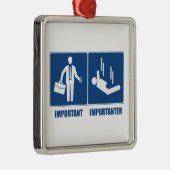 仕事は重要、スカイダイビングは重要 メタルオーナメント (右)
