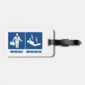 仕事は重要、スカイダイビングは重要 ラゲッジタグ (裏面横)