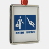 仕事は重要、スキューバダイビングは重要 メタルオーナメント (右)