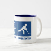 仕事は重要、ホッケーは重要 ツートーンマグカップ (正面右)