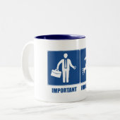 仕事は重要、ローラーブレードは重要 ツートーンマグカップ (正面左)