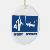 仕事は重要、魚釣りは重要 セラミックオーナメント (右)