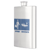 仕事は重要、魚釣りは重要 フラスク (左)