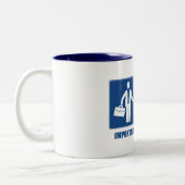 仕事は重量挙げが重要だ ツートーンマグカップ (左)