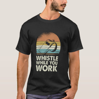 仕事をしながら口笛を吹く ビンテージな雰囲気 Tシャツ