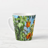 仕事中のミツバチ カフェラテマグ (左アングル)