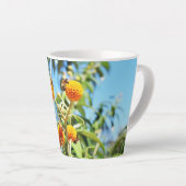 仕事中のミツバチ カフェラテマグ (右アングル)