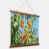 仕事中のミツバチ 吊り下げ型タペストリー (傾斜あり)