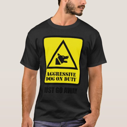 仕事中の攻撃的な犬 - ほっといて Tシャツ (正面)