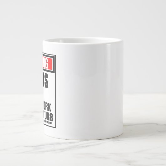 仕事中警告のテニスファン懸命が邪魔にならない ジャンボコーヒーマグカップ (正面)