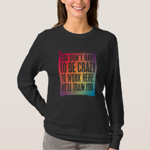 仕事熱狂するサインここで働くように訓練しよう Tシャツ
