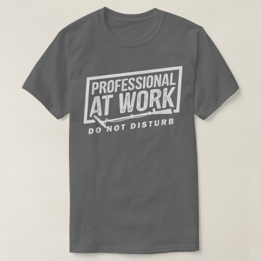 仕 事中のMetal DetectingProfessional Tシャツ (デザイン正面)