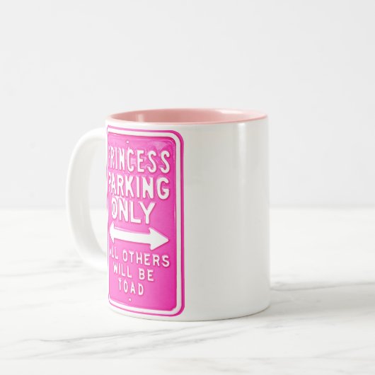 他だけ駐車しているプリンセスはヒキガエルのマグです ツートーンマグカップ (正面左)