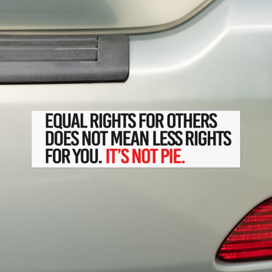 他のための等しい権利はより少ない権利を意味しません バンパーステッカー (車上)