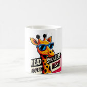 他のキリンよりも頭と肩おもしろいを上げる コーヒーマグカップ (中央)