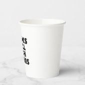 他のグラスとよく飲む 紙コップ (左)