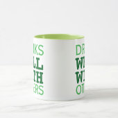 他の人たちと一緒によく飲むSt patricks day・ギフト マグカップ (中央)