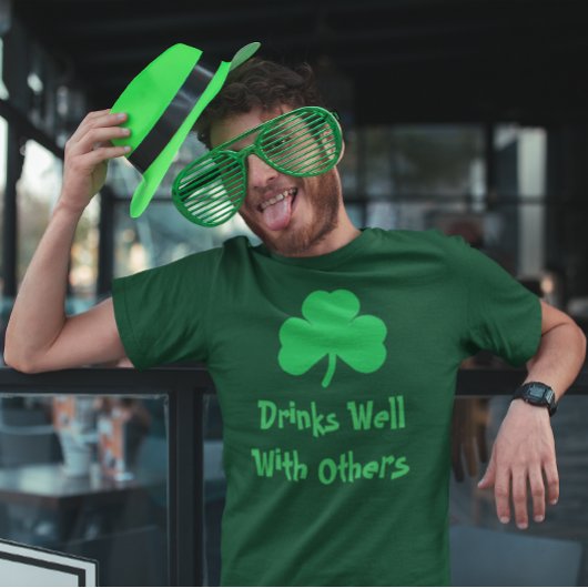 他の人と一緒によく飲む Tシャツ