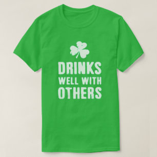 他の人と一緒によく飲むSt.パトリックのDay Tee Tシャツ