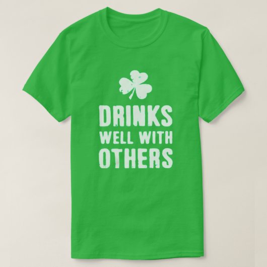 他の人と一緒によく飲むSt.パトリックのDay Tee Tシャツ (デザイン正面)