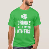 他の人と一緒によく飲むSt.パトリックのDay Tee Tシャツ (正面)