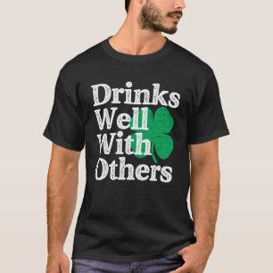 他の人と一緒によく飲むSt patricks day Tシャツ