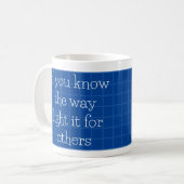 他の人の道を照らす コーヒーマグカップ (正面左)