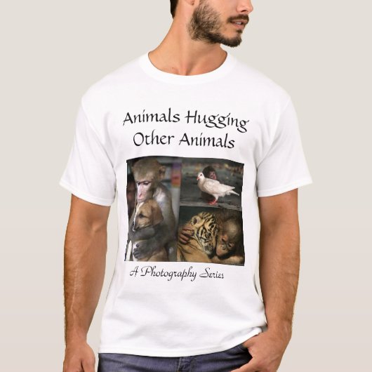 他の動物を抱き締めている動物 Tシャツ (正面)